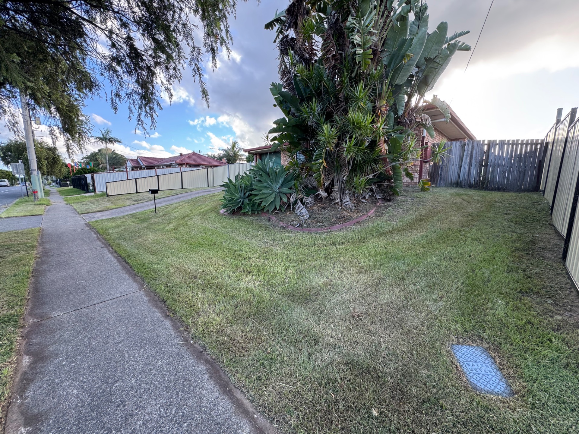 Thumbnail: Garden transformation - before and after comparison