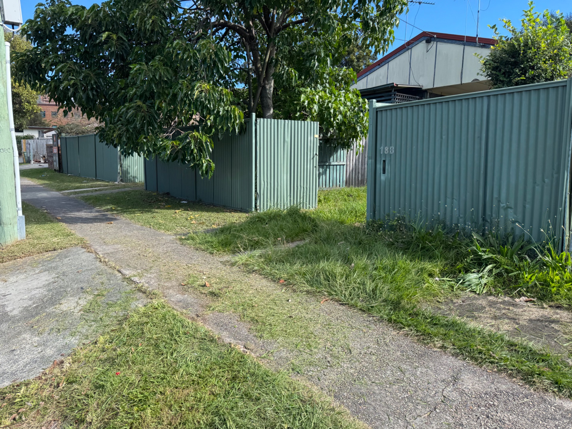Thumbnail before: Woodridge garden bed restoration - before and after comparison