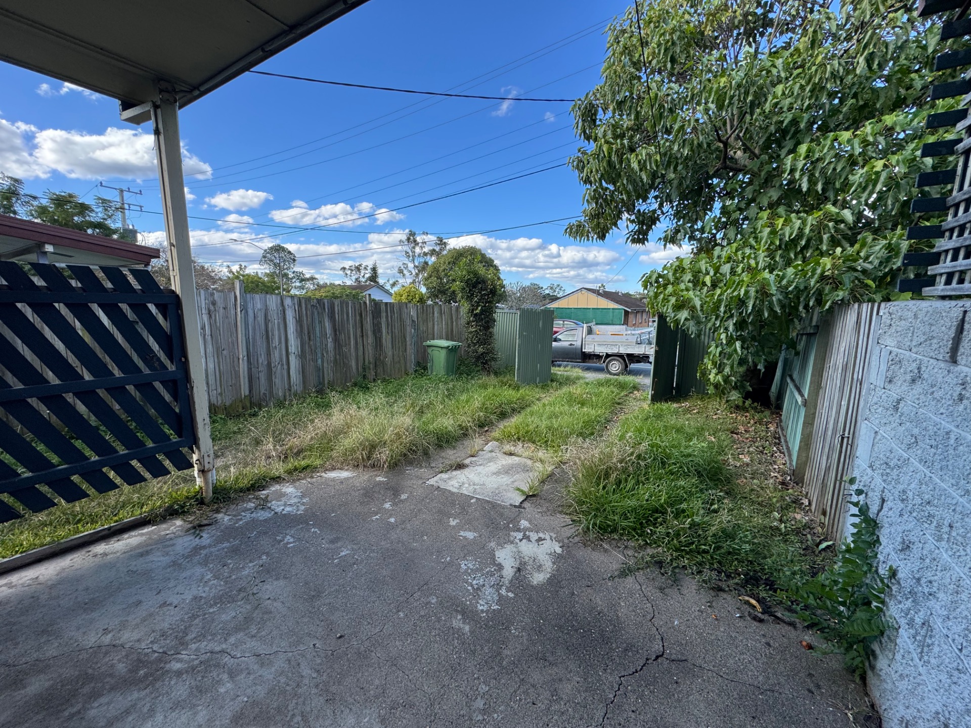 Thumbnail before: Woodridge side area restoration - before and after comparison